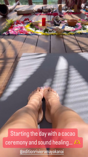 Alessandra Ambrosio feet photo thumbnail