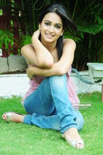 Kriti Kharbanda feet photo thumbnail