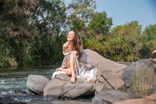 Kino MacGregor feet photo thumbnail