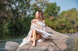 Kino MacGregor feet photo thumbnail
