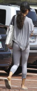 Brooke Burke feet photo thumbnail