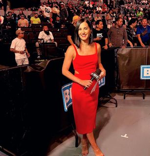 Megan Olivi feet photo thumbnail