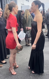 Natalie Portman feet photo thumbnail