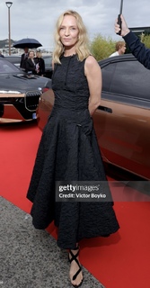 Uma Thurman feet photo thumbnail