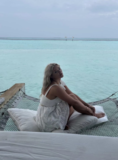 Katie Sigmond feet photo thumbnail