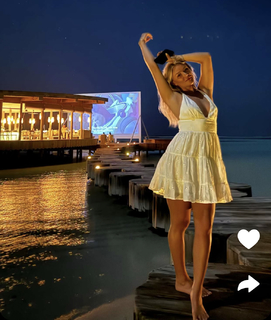 Katie Sigmond feet photo thumbnail