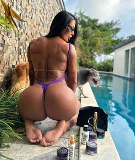 Gracyanne Barbosa feet photo thumbnail