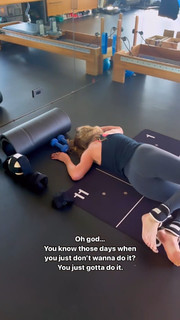 Jennifer Aniston feet photo thumbnail