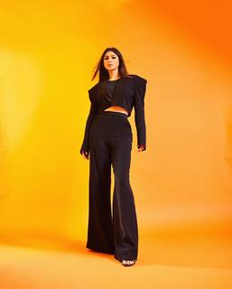 Mouni Roy feet photo thumbnail