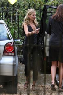 Kate Moss feet photo thumbnail