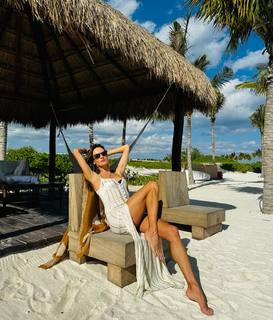 Alessandra Ambrosio feet photo thumbnail