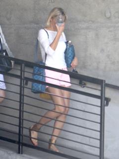 Cameron Diaz feet photo thumbnail