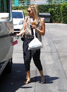 Ashley Tisdale feet photo thumbnail