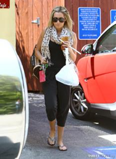 Ashley Tisdale feet photo thumbnail