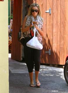 Ashley Tisdale feet photo thumbnail