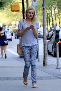 Diane Kruger feet photo thumbnail