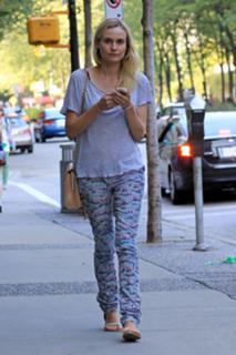 Diane Kruger feet photo thumbnail