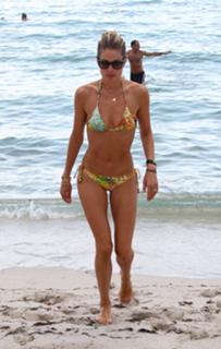 Doutzen Kroes feet photo thumbnail