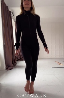 Lola Weippert feet photo thumbnail