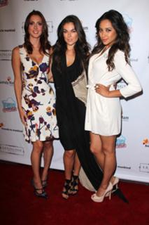Shay Mitchell feet photo thumbnail