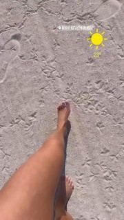 Ludovica Pagani feet photo thumbnail