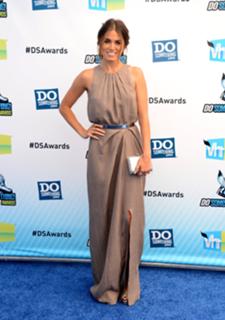 Nikki Reed feet photo thumbnail