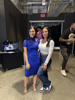 Megan Olivi feet photo thumbnail