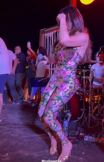 Haifa Wehbe feet photo thumbnail