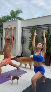 Larissa Manoela feet photo thumbnail