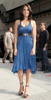 Olivia Munn feet photo thumbnail