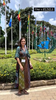 Dia Mirza feet photo thumbnail