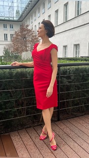 Anna Popek feet photo thumbnail