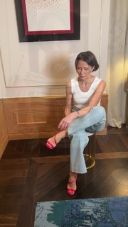 Anna Popek feet photo thumbnail
