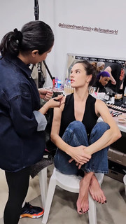 Alessandra Ambrosio feet photo thumbnail
