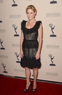 Julie Bowen feet photo thumbnail
