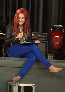 Ewa Farna feet photo thumbnail