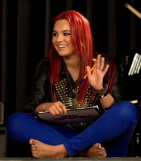 Ewa Farna feet photo thumbnail