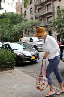 Uma Thurman feet photo thumbnail