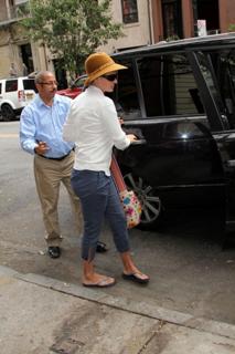 Uma Thurman feet photo thumbnail
