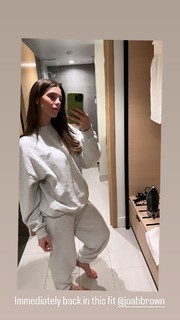 Ashley Greene feet photo thumbnail