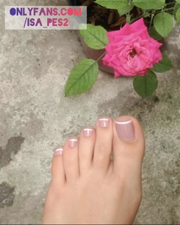 Isa Pes feet photo thumbnail