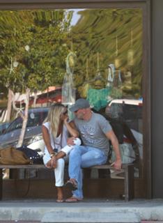 Elle Macpherson feet photo thumbnail