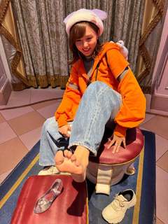 Ai Shinozaki feet photo thumbnail