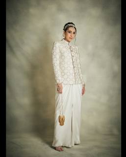 Karisma Kapoor feet photo thumbnail