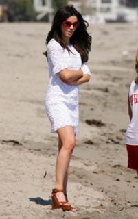 Kate Beckinsale feet photo thumbnail