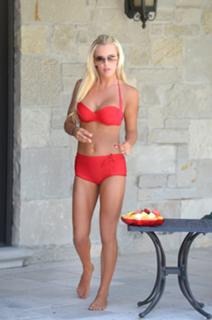 Jenny McCarthy-Wahlberg feet photo thumbnail