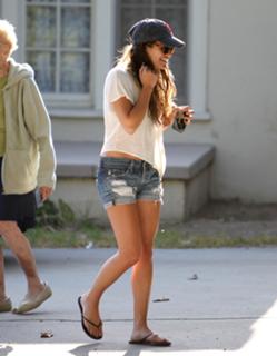 Lea Michele feet photo thumbnail