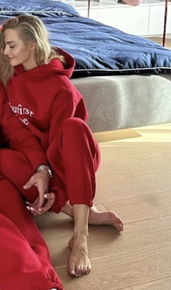 Karolina Pisarek feet photo thumbnail