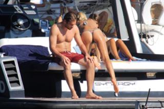 Michelle Hunziker feet photo thumbnail