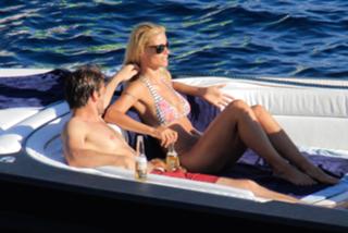 Michelle Hunziker feet photo thumbnail
